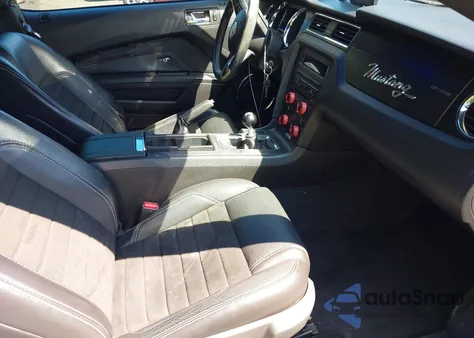 2013 Ford Mustang Gt Premium z USA, uszkodzony, nr VIN 1ZVBP8CF8D5237599